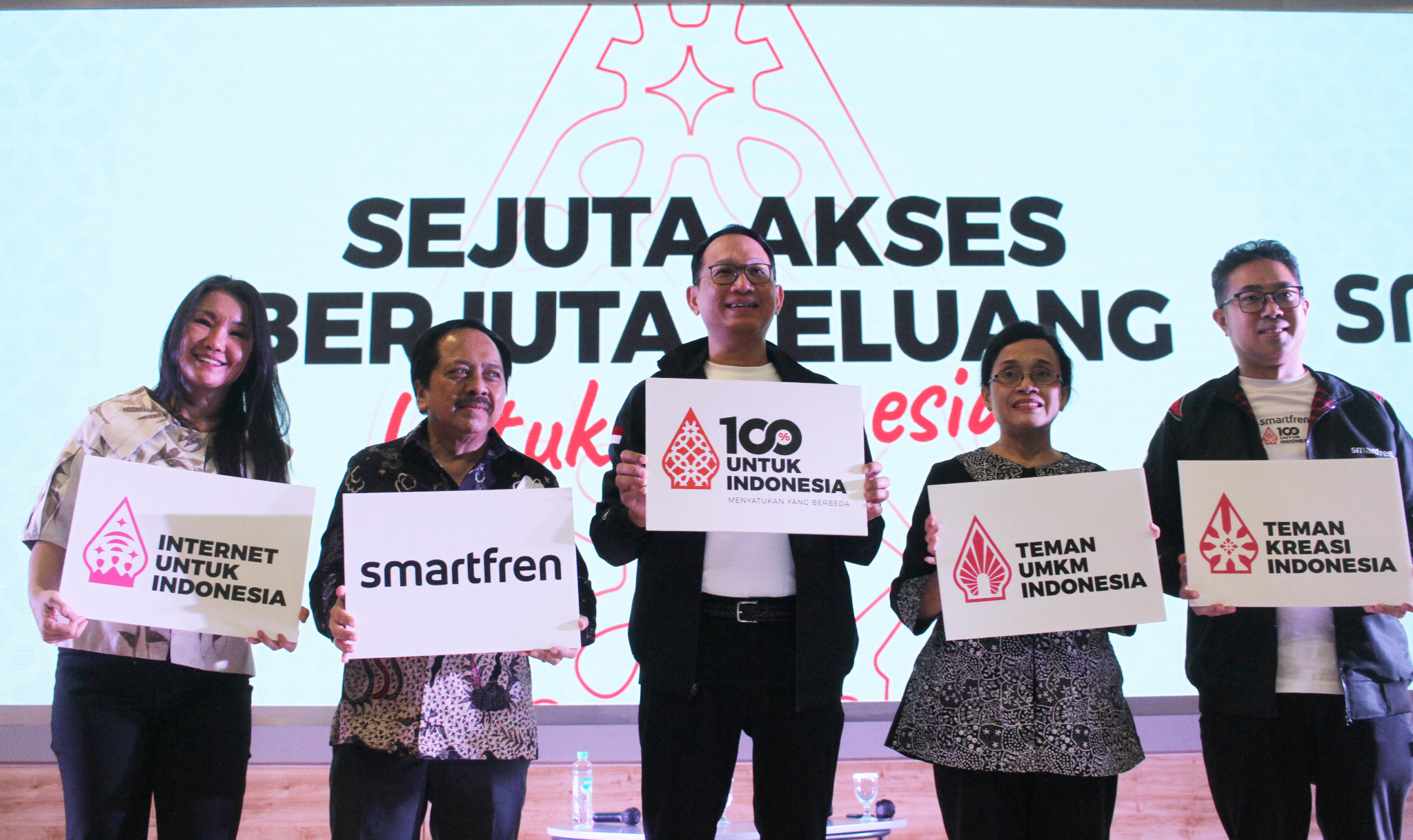 Peluncuran Inisiatif Smartfren 100% untuk Indonesia