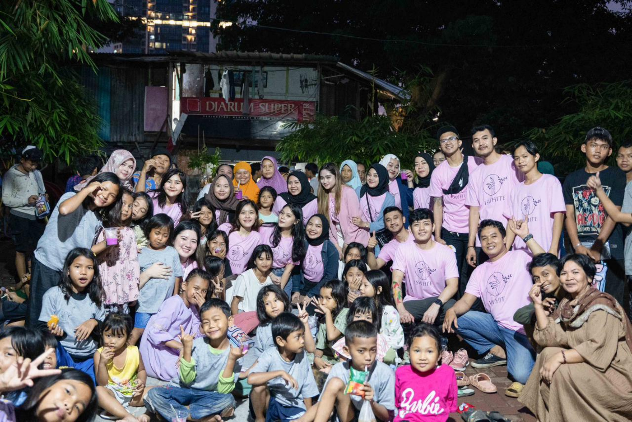 Brand Kecantikan ISWHITE Berbagi di Bulan Ramadhan ke 300 Warga Kampung Pemulung