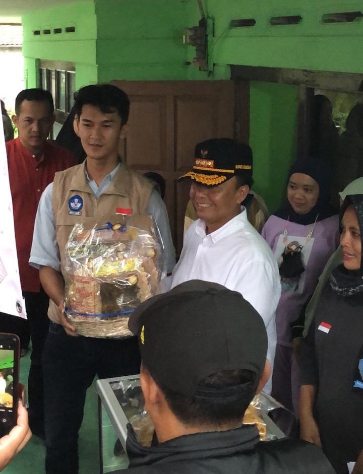 Mahasiswa UNISA Bandung Bantu Membangun Potensi UMKM Lokal melalui Program KKN Tematik PTMGRMD