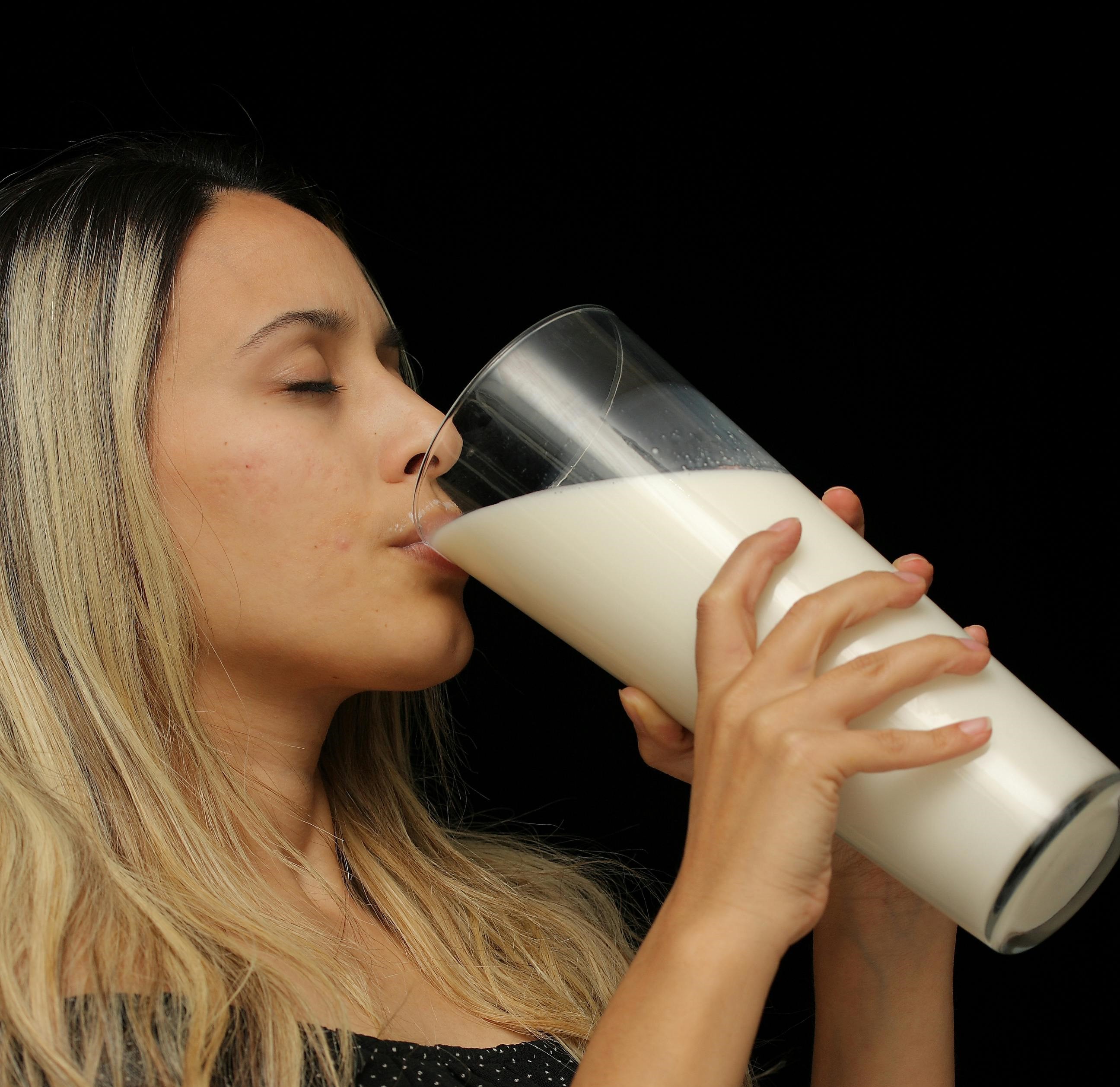 Ini Dampak Negatif Minum Susu Saat Berbuka Puasa