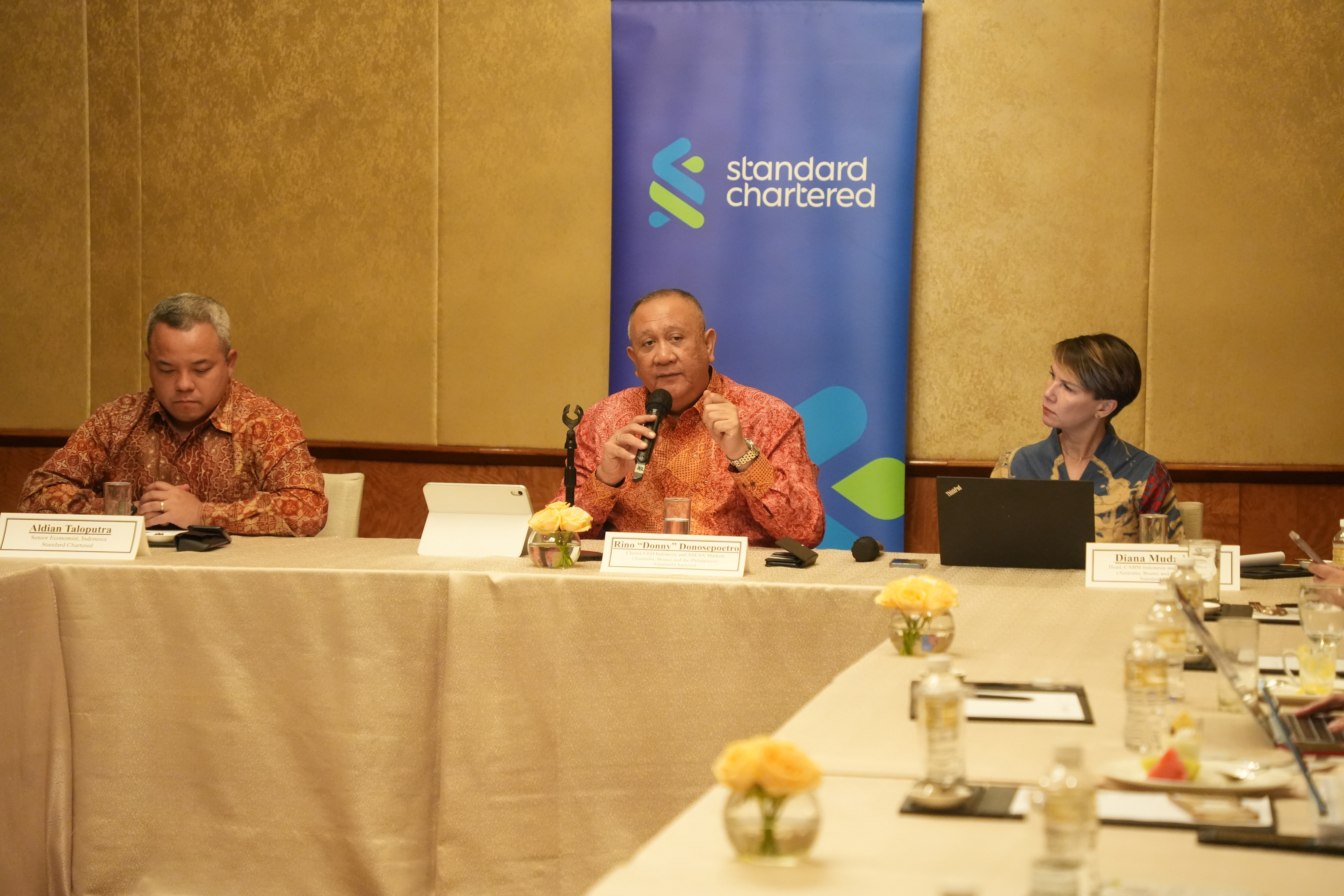 Standard Chartered Indonesia Resmi Menunjuk Rino “Donny” Donosepoetro Sebagai Cluster CEO