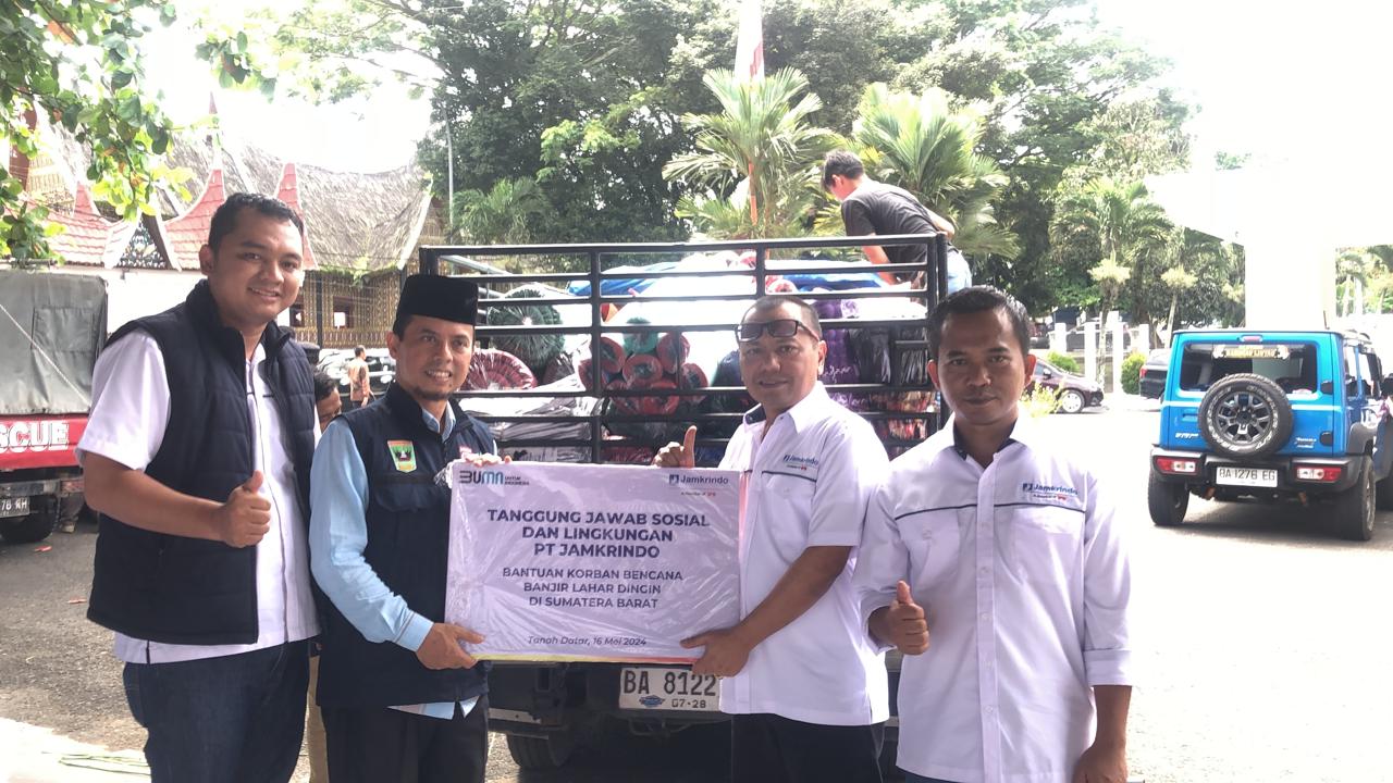 Jamkrindo Salurkan Bantuan Tanggap Darurat Bencana Banjir Lahar Dingin di Sumatera Barat