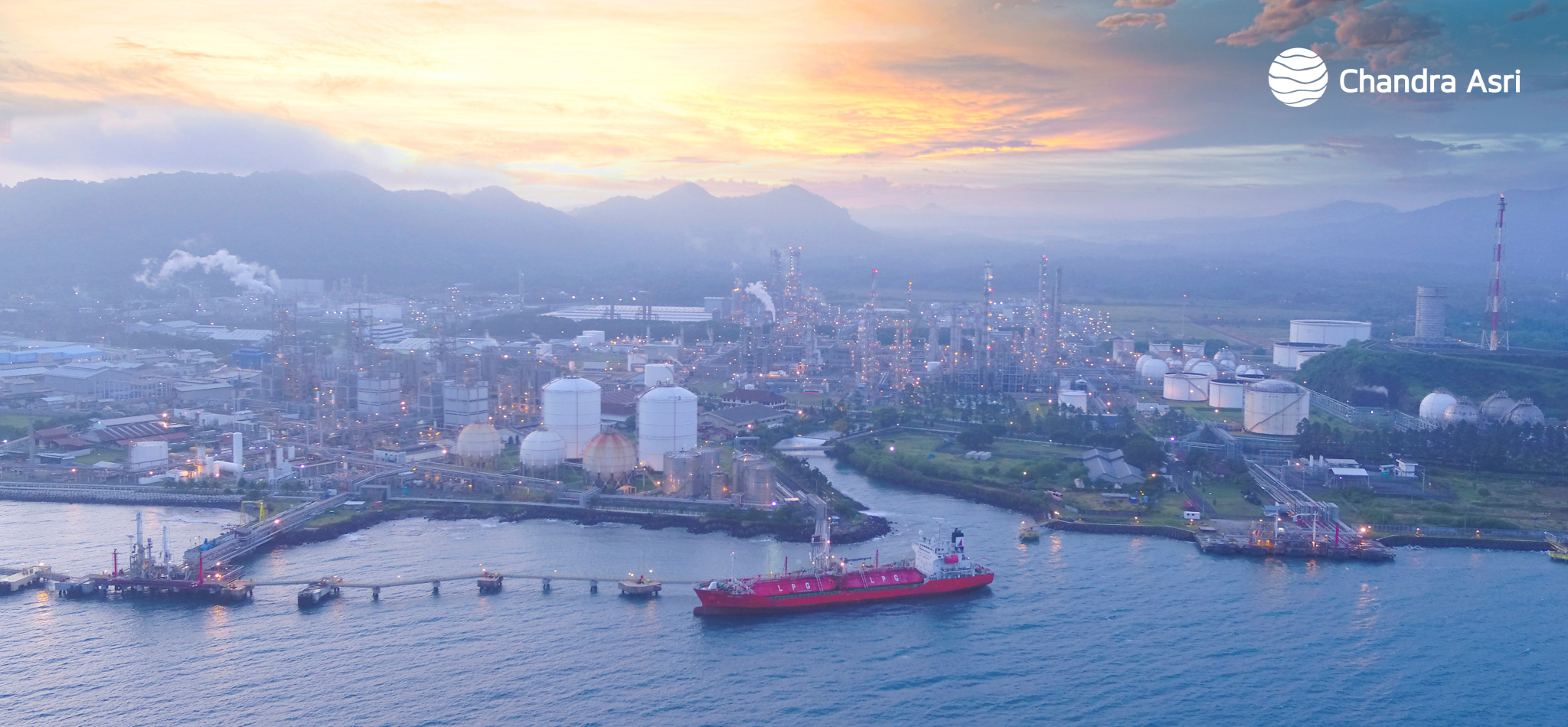 Chandra Asri Group Layani Kepelabuhan dan Penyimpanan Curah Cair Terpadu melalui PT Chandra Pelabuhan Nusantara (CPN)