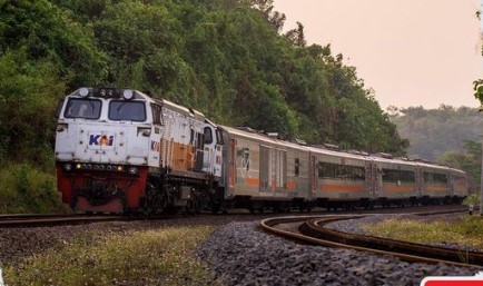 Kemenhub Tinjau Implementasi Tiket KRL Berbasis NIK untuk Subsidi Tepat Sasaran