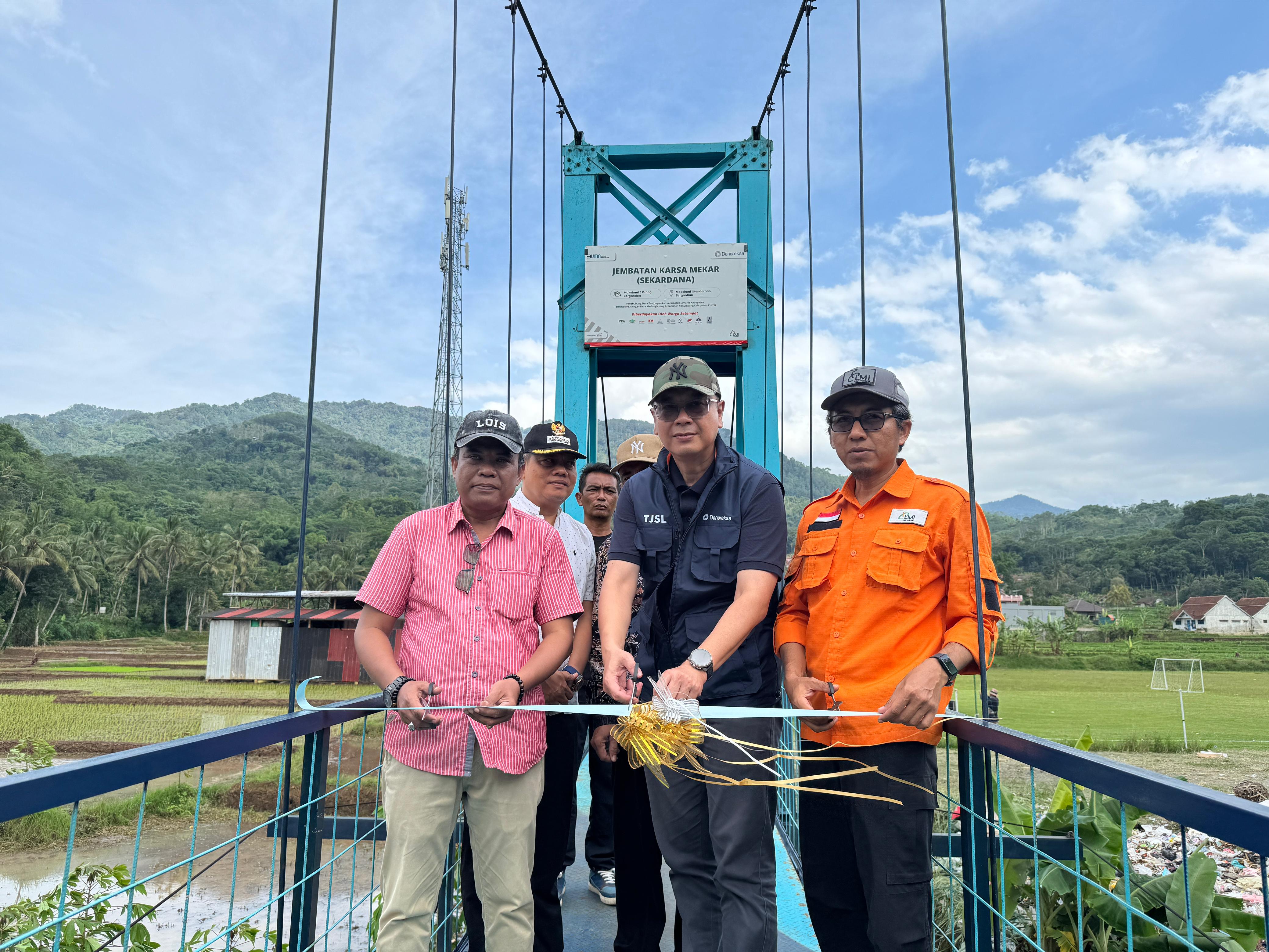 Dukung Konektivitas 12 Ribu Warga, 10 Anggota Holding BUMN Danareksa Revitalisasi Jembatan yang Sambungkan Dua Desa Tasikmalaya