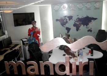 Semprotkan Disinfektan Anti Corona