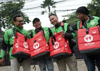 Gojek Bagikan Tas Khusus untuk Pengantaran GoFood ke Ratusan Mitra Driver