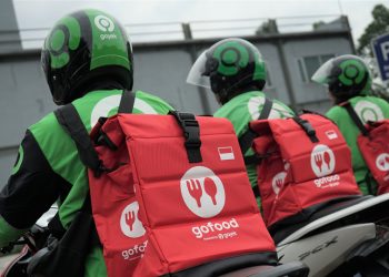 Gojek Bagikan Tas Khusus untuk Pengantaran GoFood ke Ratusan Mitra Driver