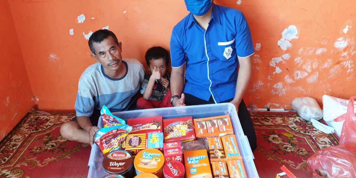 Hotman Paris Viralkan Keluarga Miskin di Batam, Mayora Group Salurkan Bantuan