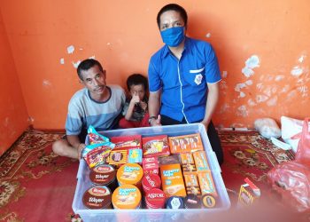 Hotman Paris Viralkan Keluarga Miskin di Batam, Mayora Group Salurkan Bantuan