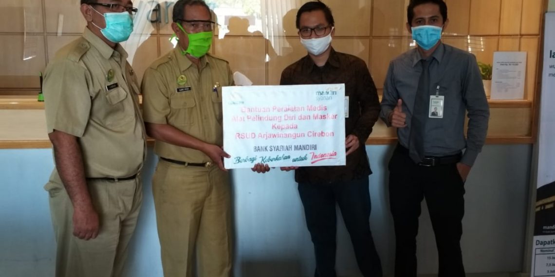 Mandiri Syariah Area Cirebon Serahkan Bantuan APD dan Masker kepada RS Mitra dan Rujukan Covid-19