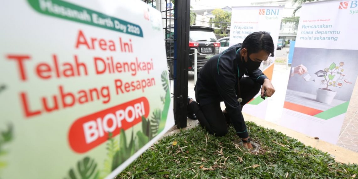 Sambut Hari Bumi Sedunia, BNI Syariah Realisasikan 1.220 Lubang Resapan Biopori