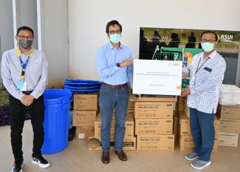 Mandiri Sekuritas Salurkan APD kepada Tenaga Medis di RS PGI Cikini Jakarta dan RSUI Depok