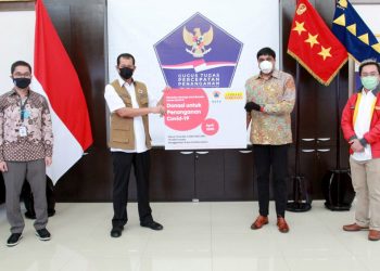 Indosaat Ooredoo Serahkan Donasi untuk BNPB