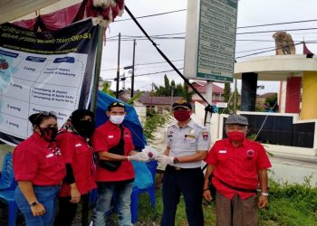 PDIP Sumbar Salurkan 500 Nasi Bungkus untuk Buka Puasa ke Masyarakat