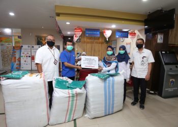 Holding Perasuransian dan Penjaminan Salurkan 500 APD untuk Puskesmas Jakarta Timur