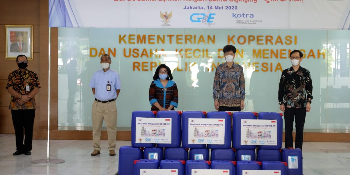 Pengusaha Korsel KOTRA Sumbangkan 1 Ton Disinfektan Kepada Kemenkop dan UKM