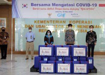 Pengusaha Korsel KOTRA Sumbangkan 1 Ton Disinfektan Kepada Kemenkop dan UKM