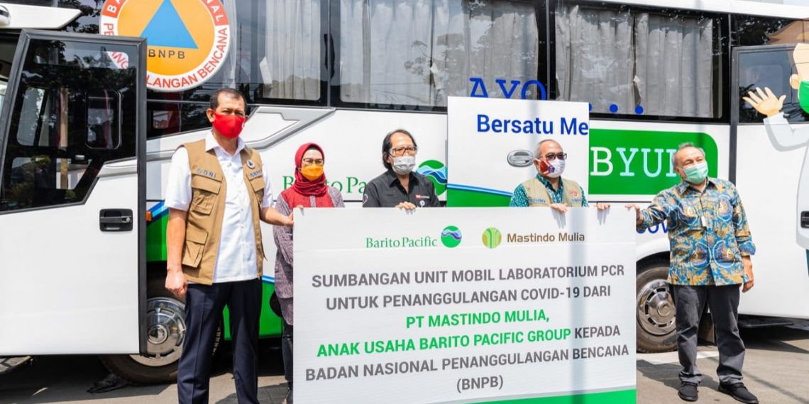 Barito Pacific Grup Serahkan Bantuan Mobil Lab PCR