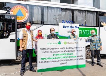 Barito Pacific Grup Serahkan Bantuan Mobil Lab PCR