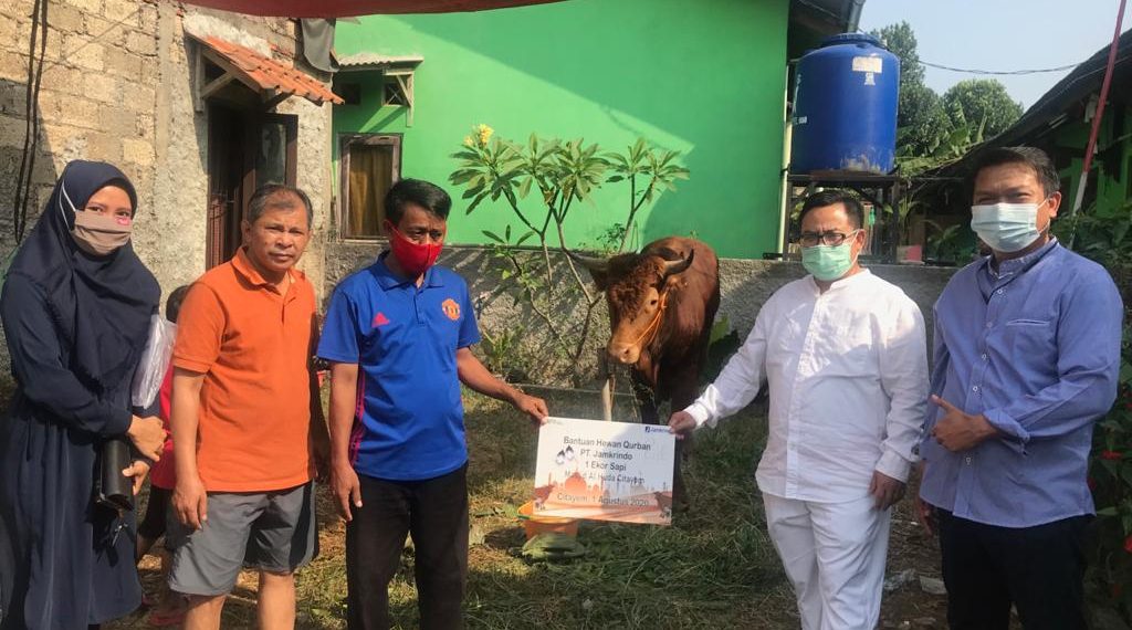 Jamkrindo Salurkan Hewan Kurban