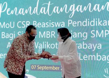 Dukung Pendidikan di Indonesia, Indosat Ooredoo Salurkan Beasiswa Pendidikan dan Dukungan Pembelajaran Jarak Jauh bagi Masyarakat Berpenghasilan Rendah di Surabaya
