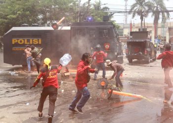 Masa Demo Banten Rusuh
