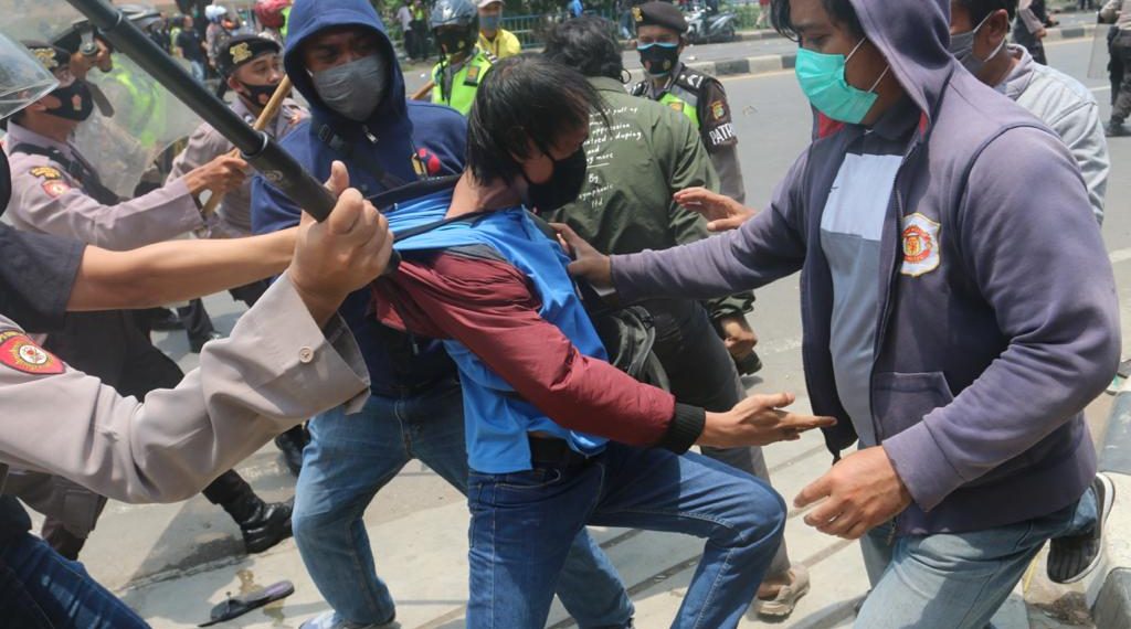 Masa Demo Banten Rusuh