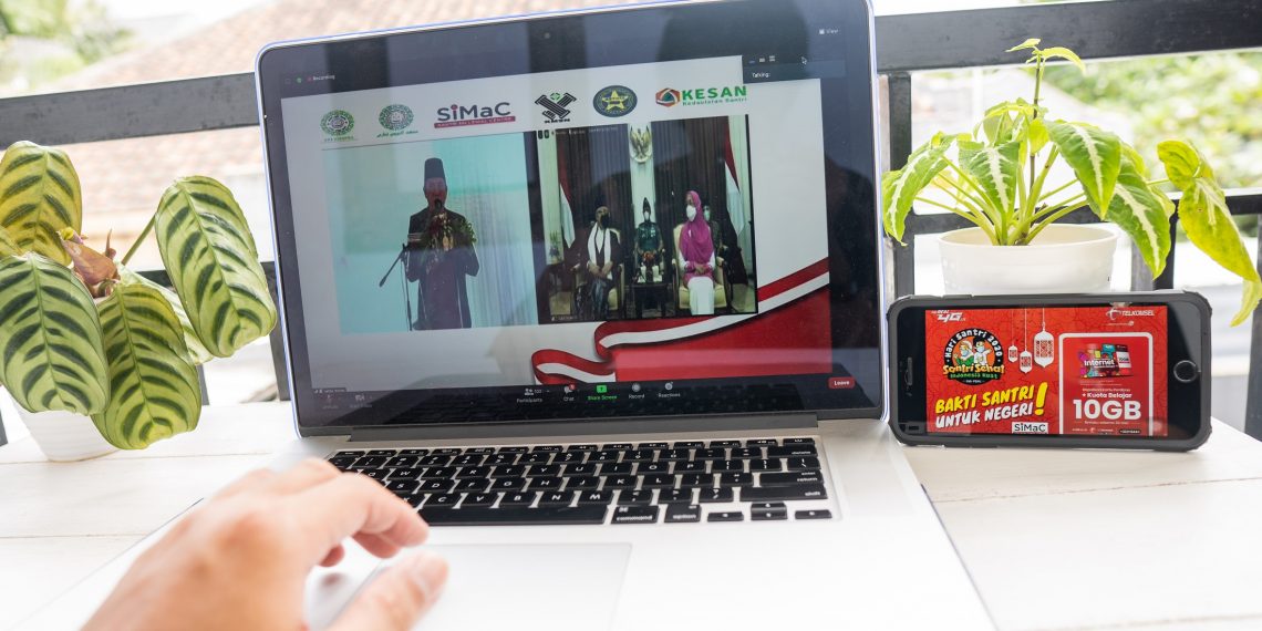 Hari Santri Nasional, Telkomsel Bagikan 16 Ribu Kartu Perdana Merdeka Belajar