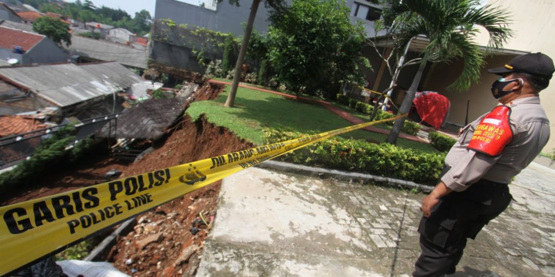 Tanah Longsor Ciganjur