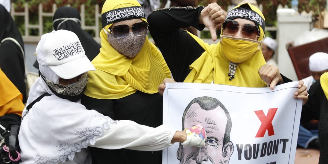 Aksi Kecam Presiden Prancis Emmanuel Macron