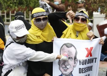 Aksi Kecam Presiden Prancis Emmanuel Macron