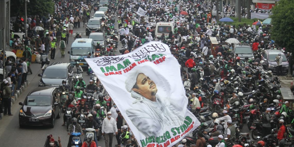 Pendukung Habib Rizieq Padati Kawasan Slipi
