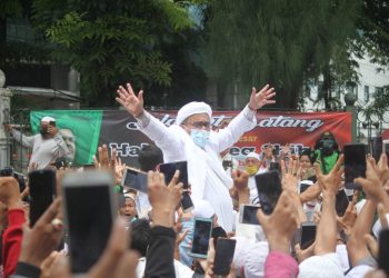Habib Rizieq Shihab Sapa Pendukung