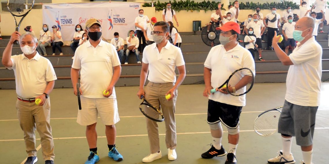 Gelar Turnamen Tenis Dengan Beberapa Perguruan Tinggi