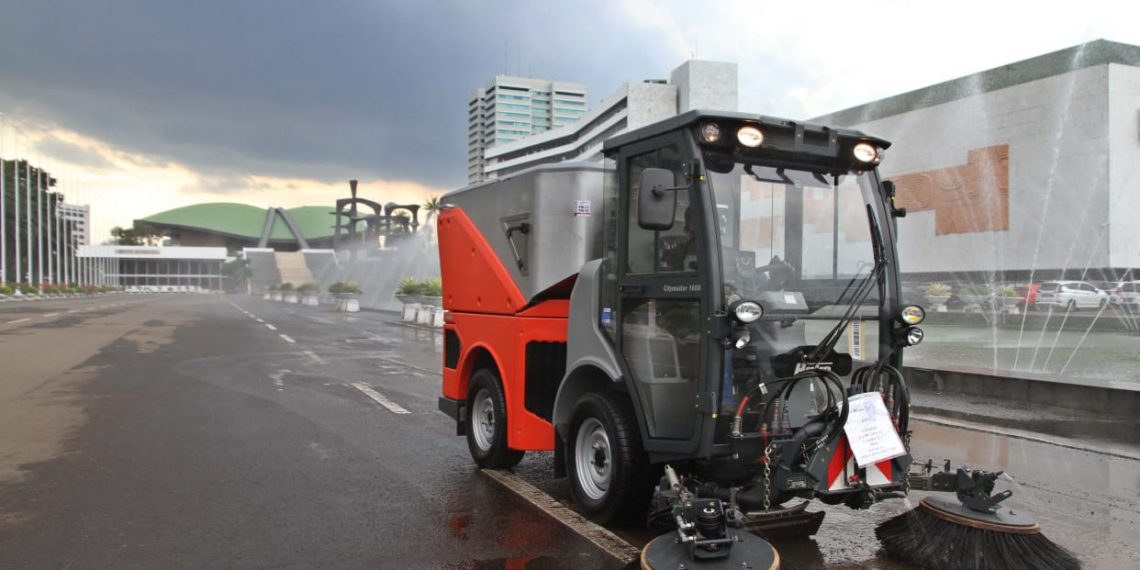Mobil Penyapu Otomatis di DPR