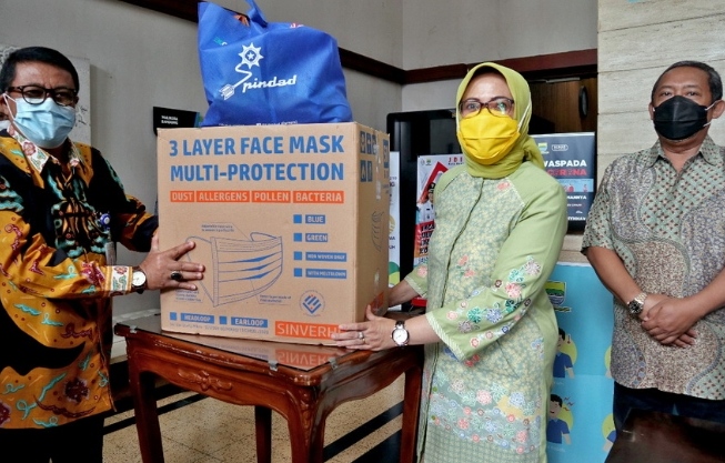 Rayakan Hari Bela Negara ke-72, Pindad Serahkan Bantuan Percepatan Penanganan Covid-19