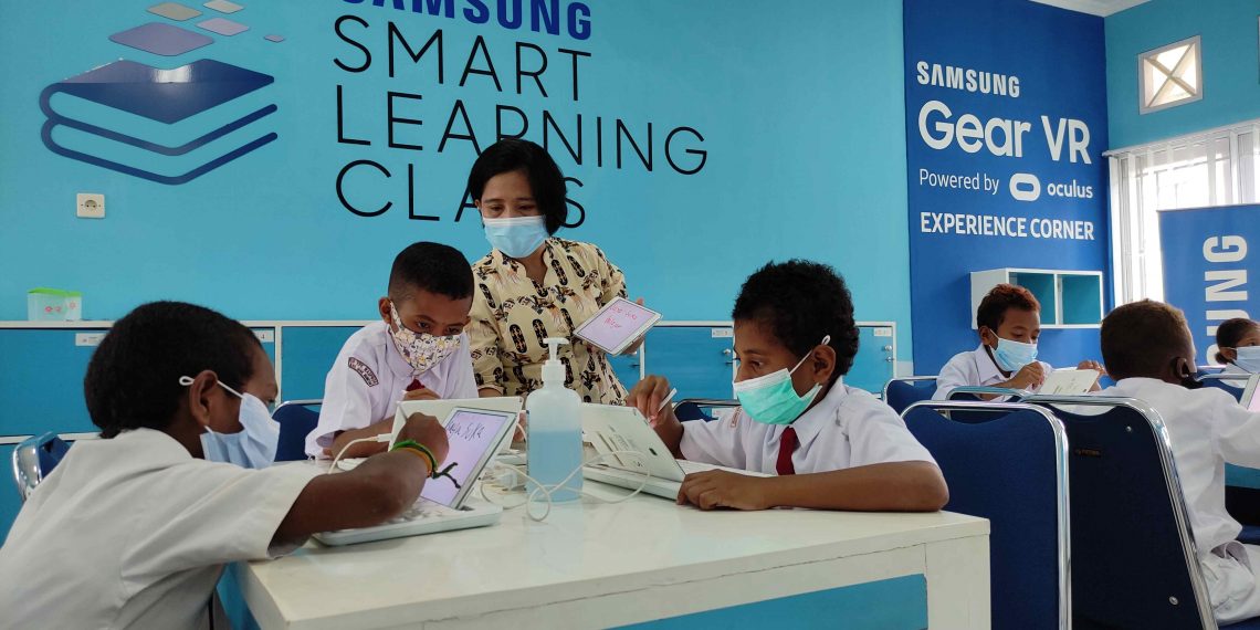 Samsung Smart Learning Class Berikan Literasi Teknologi Kepada 3.700 Warga Biak