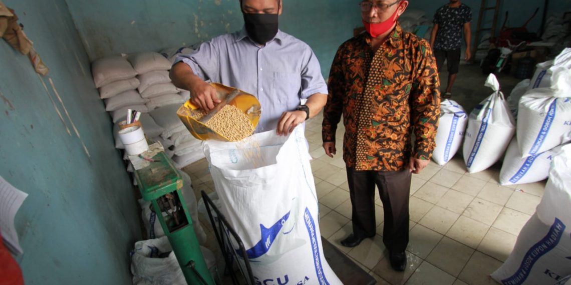 Kopti Kebayoran Lama Gelar Operasi pasar Kedelai