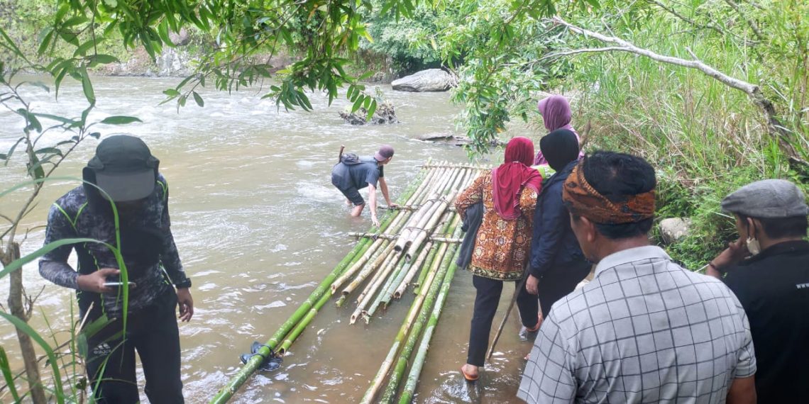 Camat Rimbo Pengadang dan Kades Teluk Dien Larang Pakai Rakit, Dua Lansia Terlantar