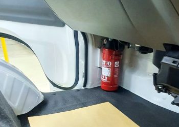 Mobil Suzuki Produksi Tahun 2021 Dilengkapi Alat Pemadam Api Ringan