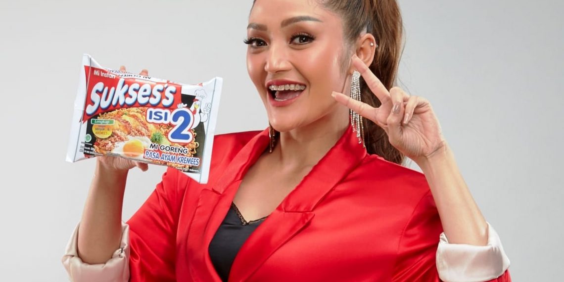 Incar Kaum Milenial, Siti Badriah Ditunjuk Sebagai Brand Ambassador Mie Sukses’s Isi 2