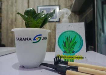 Sarana Jaya Gulirkan Program ‘Bagi, Tanam, Rawat’ dengan Membagi-bagikan 2.021 Tanaman