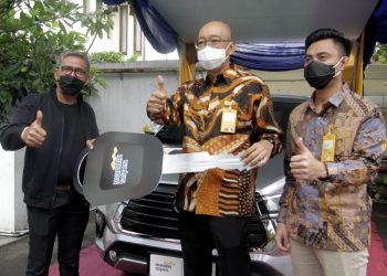 Bank Mantap Serahkan Hadiah Utama Buka Rezeki Mantap 1