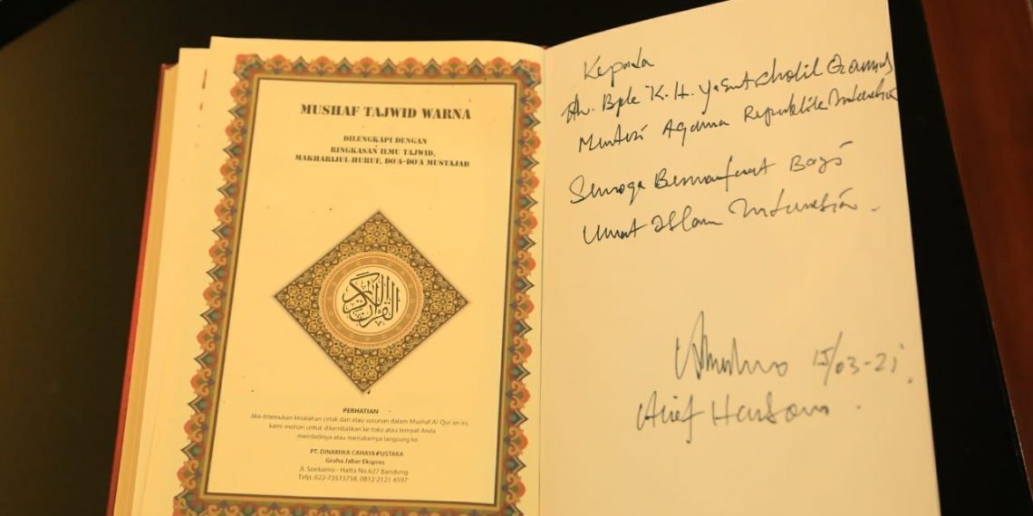 Kebutuhan Terus Meningkat, CIMA Hibahkan 5.000 Al-Quran ke Kementerian Agama