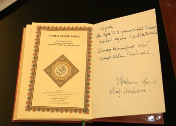 Kebutuhan Terus Meningkat, CIMA Hibahkan 5.000 Al-Quran ke Kementerian Agama