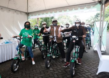 Menparekraf Sandiaga Uno Puji Layanan Vaksinasi Grab Vaccine Center Melalui Konsep Drive-Thru di Bali