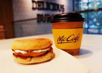 National Breakfast Day 2021: McDonald’s Bagikan Ribuan Chicken Muffin untuk Nakes dan Ojek Online