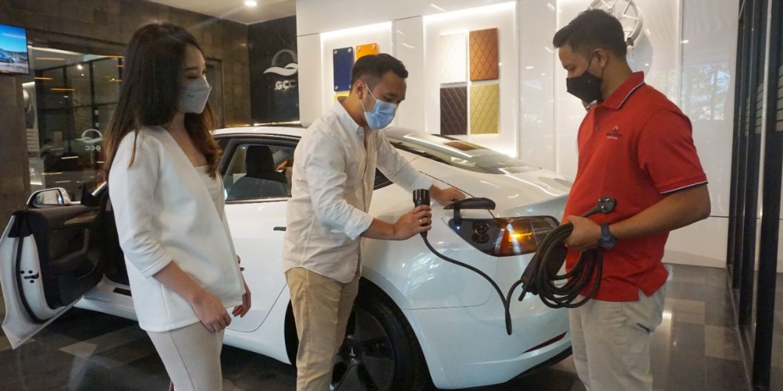 Showroom Terbaru GCC Tawarkan Test Drive Mobil Listrik Tesla Model 3 Facelift Yang Harganya Rp 1,5 Miliar