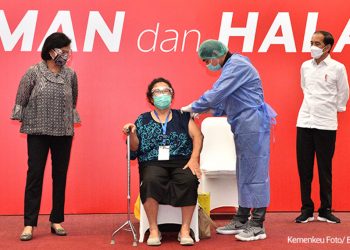 Menkeu Dampingi Presiden Tinjau Vaksinasi Pelaku Perbankan dan Pasar Modal
